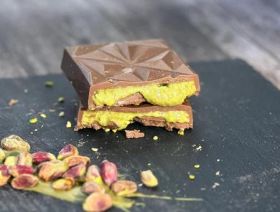 Moetal Fair Trade Pistachio Kunafa Stuffed Chocolate Bar 45g x8